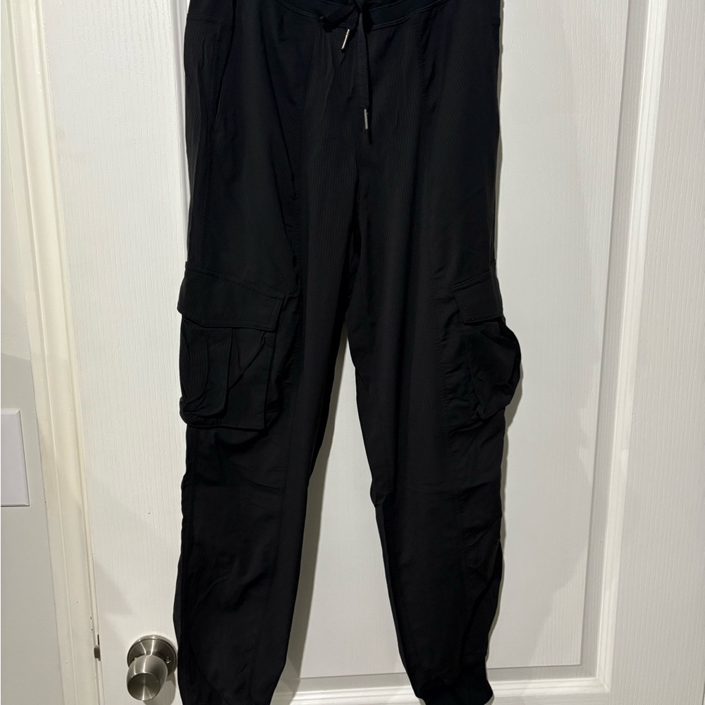Women’s lululemon black Cargo Jogger Pants - Picture 2 of 4